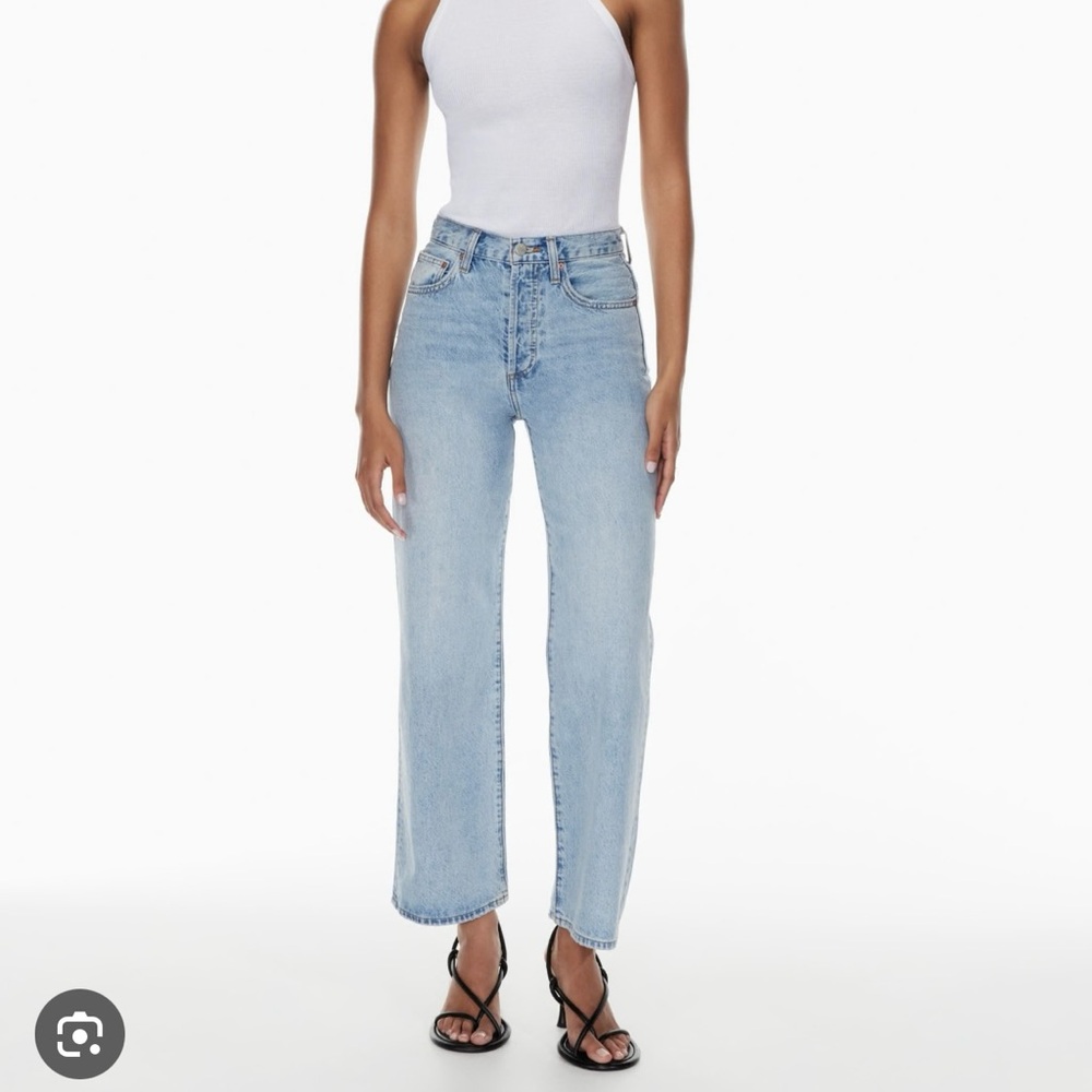 Aritzia Denim Forum Farrah jeans Light Blue Wide Leg Jeans
Farrah high waist 27